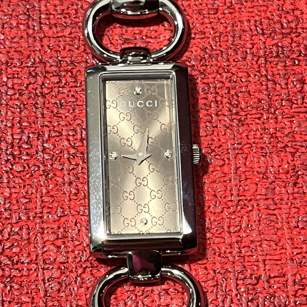 GUCCI PRE-LOVED AUTHENTIC ‘TORNABUONI’ 119 SST BRACELET 4 DIAMONDS WATCH - Picture 12 of 17